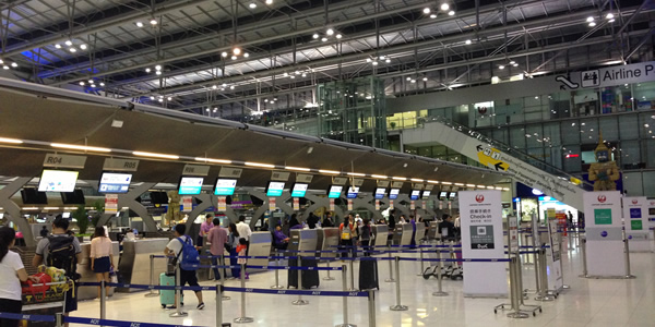 タイ バンコク スワンナプーム国際空港 JAL チェックインカウンター