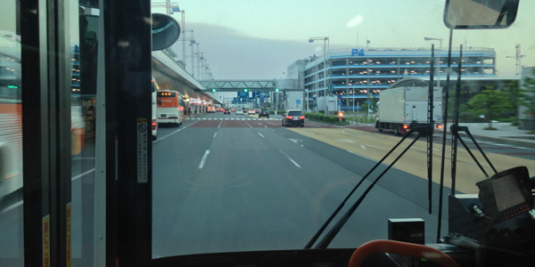 羽田空港駐車場 P4 ターミナル間移動バスの車窓から